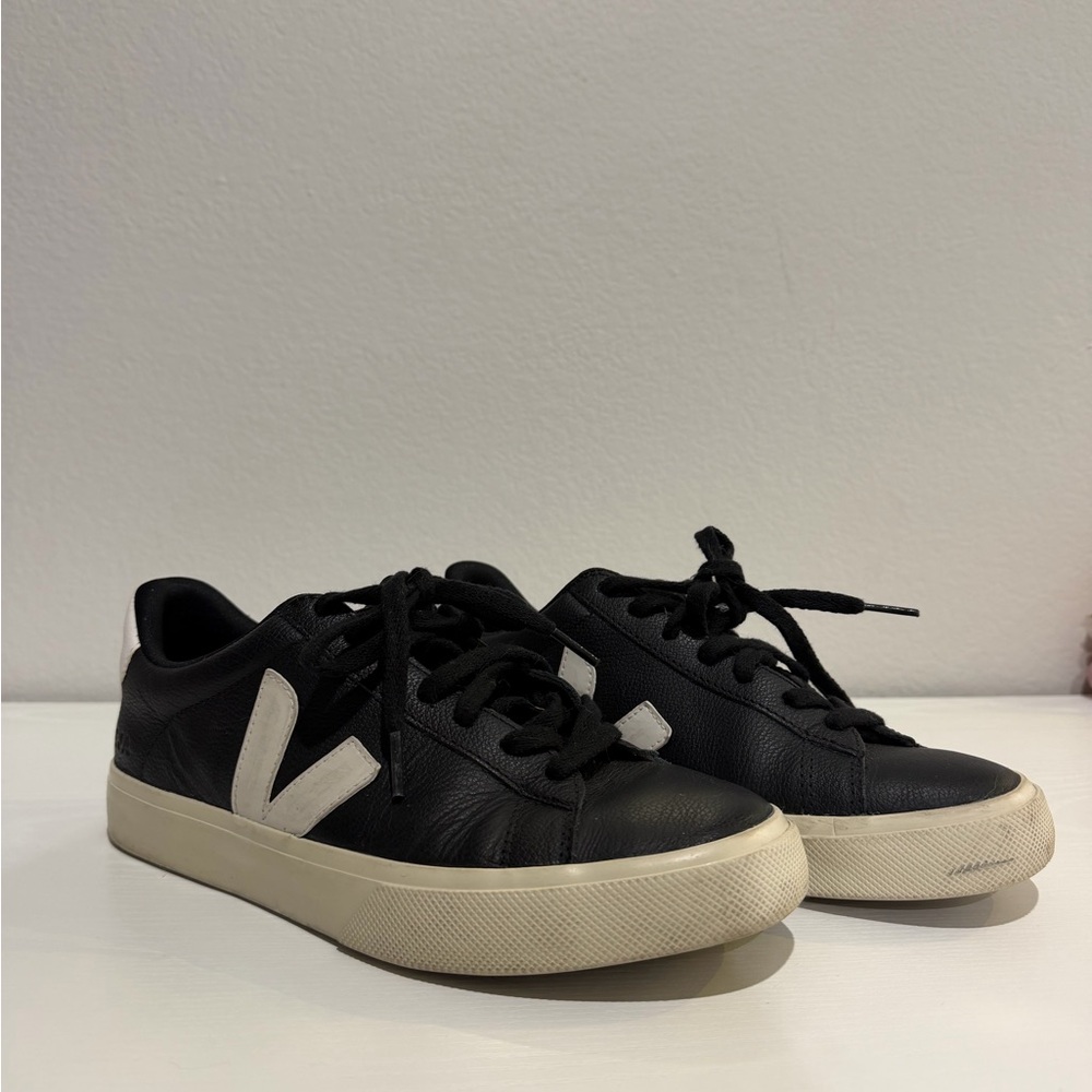 Vejas Black Leather Sneakers